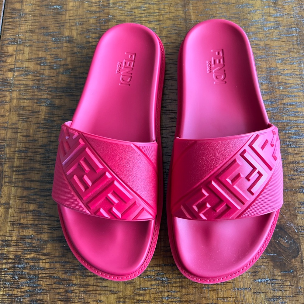 Fendi Red Sandals Embossed Strap Comfort